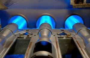 Inside a gas furnace. 焦点=中间法兰的顶部. 12MP camera.